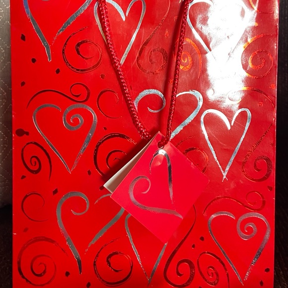 NWT Lot (6) Valentine Gift Bags, Assorted - Picture 7 of 9
